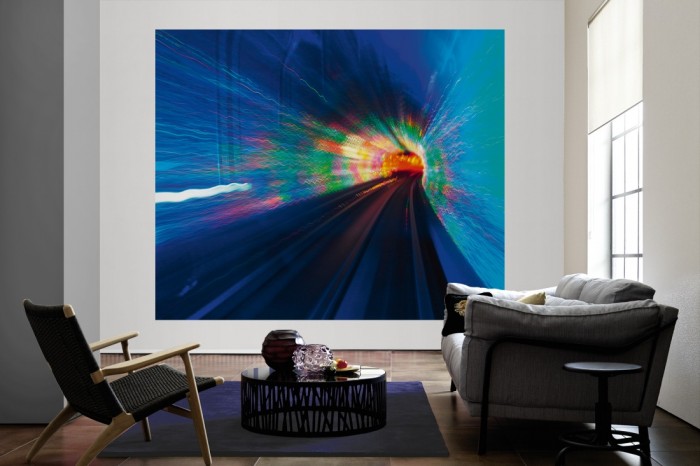 Die Fototapete Tunnel in Bewegung als große Bildtapete im Wohnzimmer. Als Bildtapete ist die Fototapete Tunnel in Bewegung ein besonderes Highlight auf Vliestapete.