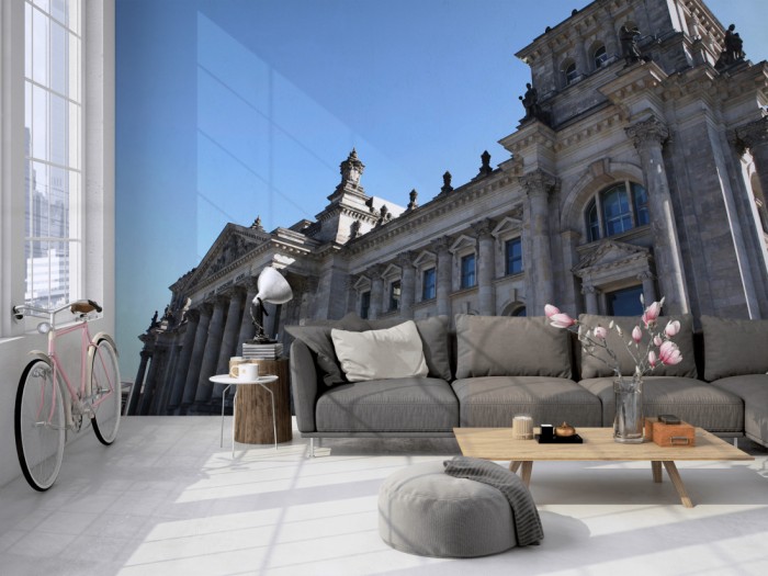 Die Fototapete Berlin, Reichstag auf einer großen Wand im Loft tapeziert. Die Fototapete Berlin, Reichstag wird individuell auf Deine Wand angepasst.