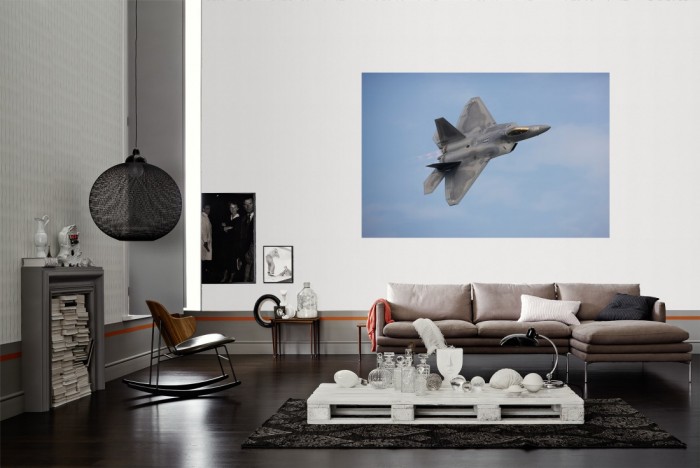 Die Fototapete Jet, Lockheed Martin F-22 Raptor als Wandbild im Wohnzimmer. Die Vlies-Fototapete Jet, Lockheed Martin F-22 Raptor verschönert als Wandbild Deine Wand.