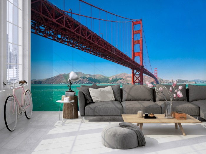 Die Fototapete Golden Gate Bridge, San Francisco auf einer großen Wand im Loft tapeziert. Die Fototapete Golden Gate Bridge, San Francisco wird individuell auf Deine Wand angepasst.