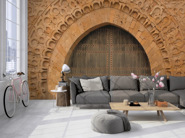 Die Fototapete Tor im Orient auf einer großen Wand im Loft tapeziert. Die Fototapete Tor im Orient wird individuell auf Deine Wand angepasst.