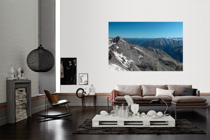 Die Fototapete Alpen Österreich, Panorama der Berge als Wandbild im Wohnzimmer. Die Vlies-Fototapete Alpen Österreich, Panorama der Berge verschönert als Wandbild Deine Wand.