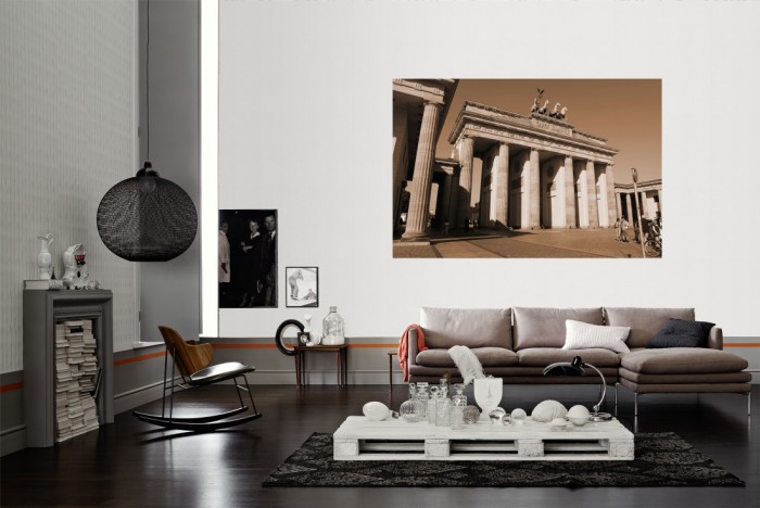 Die Fototapete Berlin, Brandenburger Tor als Wandbild im Wohnzimmer. Die Vlies-Fototapete Berlin, Brandenburger Tor verschönert als Wandbild Deine Wand.