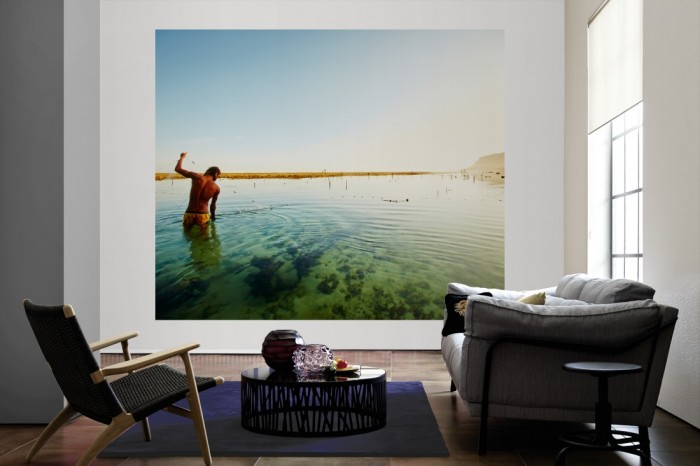 Die Fototapete Bali, Fischer im Sonnenschein als große Bildtapete im Wohnzimmer. Als Bildtapete ist die Fototapete Bali, Fischer im Sonnenschein ein besonderes Highlight auf Vliestapete.