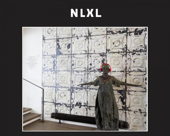 Raumfoto der NLXL Tapete TIN-01 Brooklyn Tins von Merci.