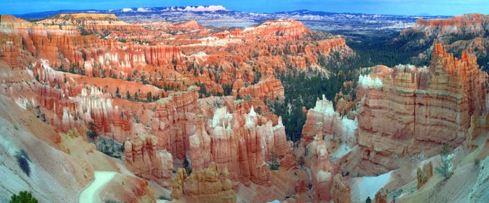 Die Fototapete Bryce-Canyon in Utah, USA, eine Vlies-Fototapete bei Livingwalls Cologne online kaufen. Die Fototapete Bryce-Canyon in Utah, USA ist eine Fototapete auf Maß.