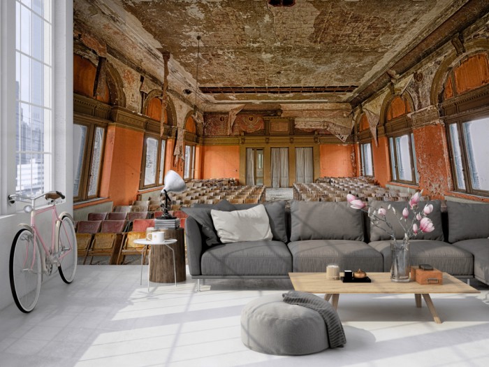 Die Fototapete Altes Theater in Belgien, Lost Places auf einer großen Wand im Loft tapeziert. Die Fototapete Altes Theater in Belgien, Lost Places wird individuell auf Deine Wand angepasst.