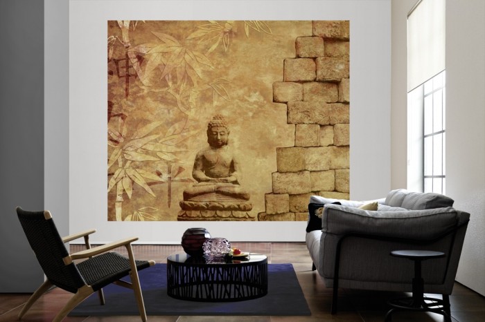 Die Design-Fototapete Stein Wand mit Buddha, Artwork als große Bildtapete im Wohnzimmer. Als Bildtapete ist die Design-Fototapete Stein Wand mit Buddha, Artwork ein besonderes Highlight auf Vliestapete.