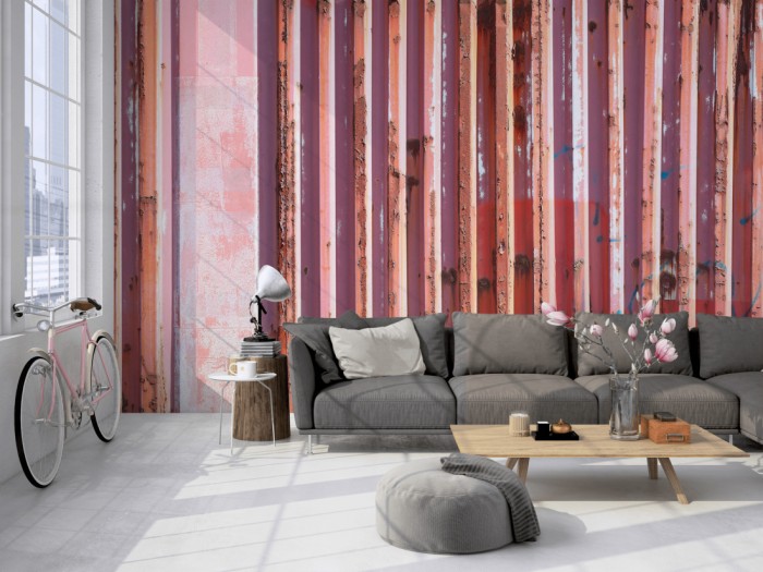 Die Fototapete Rost Wand, roter Container auf einer großen Wand im Loft tapeziert. Die Fototapete Rost Wand, roter Container wird individuell auf Deine Wand angepasst.