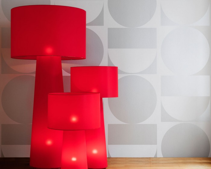 Die Flavour Paper Tapete FP1111 in einem Raum tapeziert - Das Raumbild zeigt die Flavour Paper Tapete FP1111 in der Farbe Silver