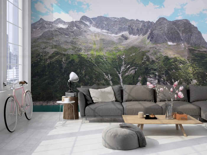 Die Fototapete Alpen Österreich, Bergsee auf einer großen Wand im Loft tapeziert. Die Fototapete Alpen Österreich, Bergsee wird individuell auf Deine Wand angepasst.