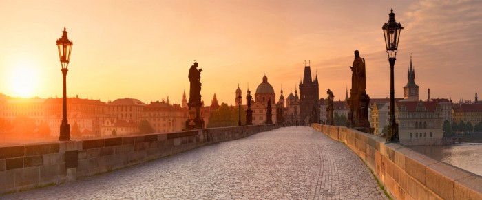 Die Fototapete Karlsbrücke in Prag, Tschechien, eine Vlies-Fototapete bei Livingwalls Cologne online kaufen. Die Fototapete Karlsbrücke in Prag, Tschechien ist eine Fototapete auf Maß.