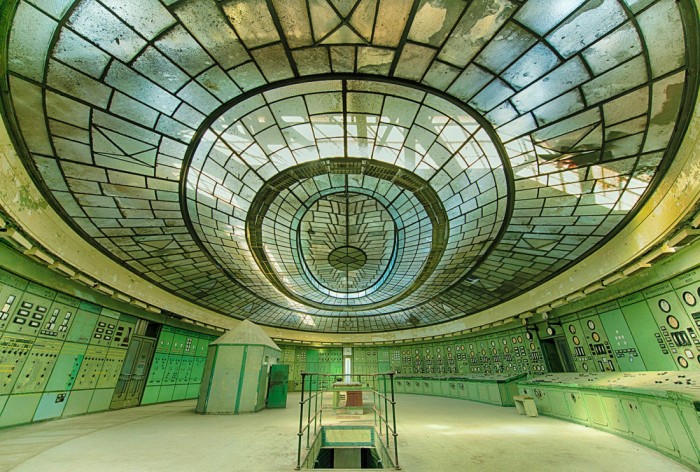 Die Fototapete Altes Kontrollzentrum, Lost Places, eine Vlies-Fototapete bei Livingwalls Cologne online kaufen. Die Fototapete Altes Kontrollzentrum, Lost Places ist eine Fototapete auf Maß.