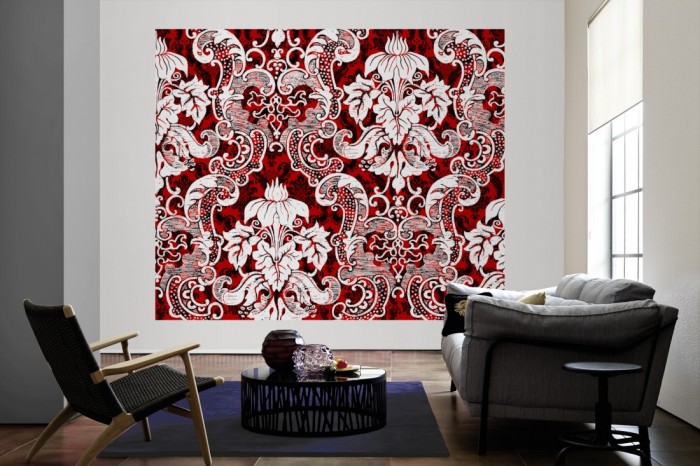 Die Designtapete Barock Ornament, Modern Rot als große Bildtapete im Wohnzimmer. Als Bildtapete ist die Designtapete Barock Ornament, Modern Rot ein besonderes Highlight auf Vliestapete.