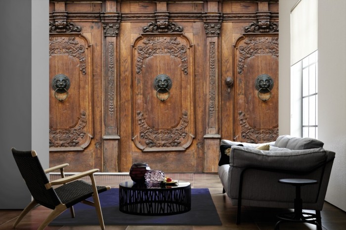 Im Wohnzimmer die Fototapete Holz Wand, klassische Vertäfelung aus Eiche auf einer großen Wand tapeziert. Die Fototapete Holz Wand, klassische Vertäfelung aus Eiche ist als Vlies-Fototapete im Wohnzimmer leicht zu tapezieren.