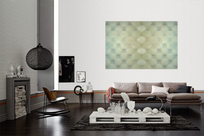 Die Design-Fototapete 3D-Effekt mit türkis-grünem Polster als Wandbild im Wohnzimmer. Die Vlies-Design-Fototapete 3D-Effekt mit türkis-grünem Polster verschönert als Wandbild Deine Wand.