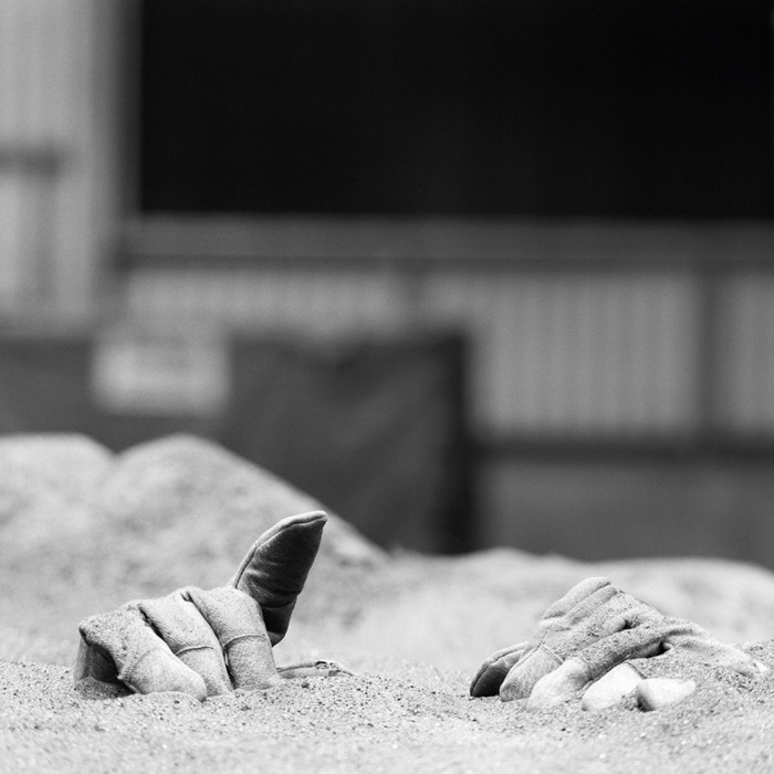 Die Fototapete Handwerkers Handschuhe, schwarz-weiß, eine Vlies-Fototapete bei Livingwalls Cologne online kaufen. Die Fototapete Handwerkers Handschuhe, schwarz-weiß ist eine Fototapete auf Maß.