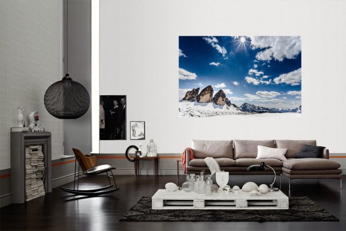 Die Fototapete Berge in Südtirol, Drei Zinnen als Wandbild im Wohnzimmer. Die Vlies-Fototapete Berge in Südtirol, Drei Zinnen verschönert als Wandbild Deine Wand.