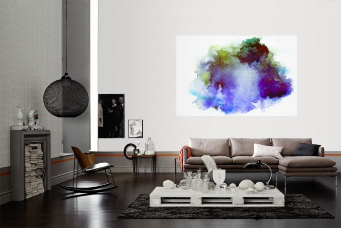 Die Design-Fototapete Verlauf der Wasserfarbe in Blau-Grün als Wandbild im Wohnzimmer. Die Vlies-Design-Fototapete Verlauf der Wasserfarbe in Blau-Grün verschönert als Wandbild Deine Wand.