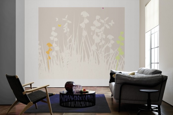 Die Design-Fototapete Blumenwiese Herbst, Artwork als große Bildtapete im Wohnzimmer. Als Bildtapete ist die Design-Fototapete Blumenwiese Herbst, Artwork ein besonderes Highlight auf Vliestapete.