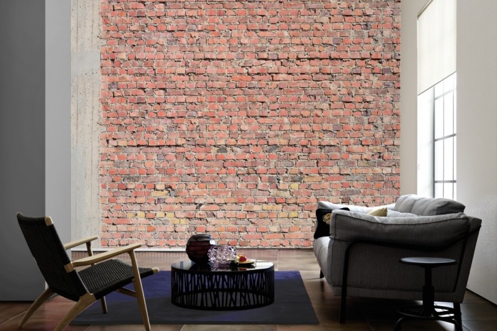 Im Wohnzimmer die Fototapete Ziegel Wand, alte Stein Fassade auf einer großen Wand tapeziert. Die Fototapete Ziegel Wand, alte Stein Fassade ist als Vlies-Fototapete im Wohnzimmer leicht zu tapezieren.