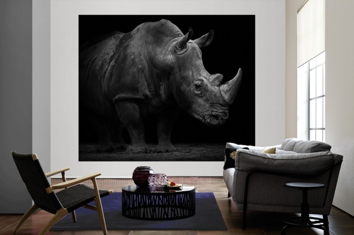 Die Fototapete Nashorn, schwarz-weiß als große Bildtapete im Wohnzimmer. Als Bildtapete ist die Fototapete Nashorn, schwarz-weiß ein besonderes Highlight auf Vliestapete.