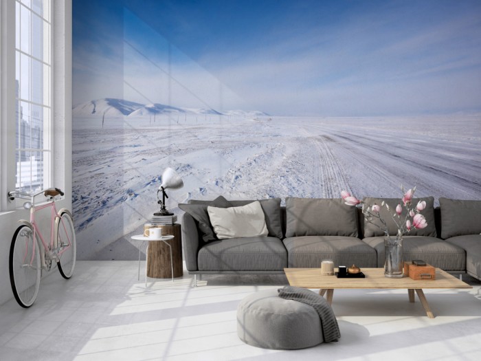 Die Fototapete Eisstraße mit Schnee bedeckt auf einer großen Wand im Loft tapeziert. Die Fototapete Eisstraße mit Schnee bedeckt wird individuell auf Deine Wand angepasst.