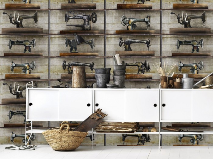 Raumansicht der Selected Walls Tapete Breslau Sewing Machines Wallpaper Col. 01