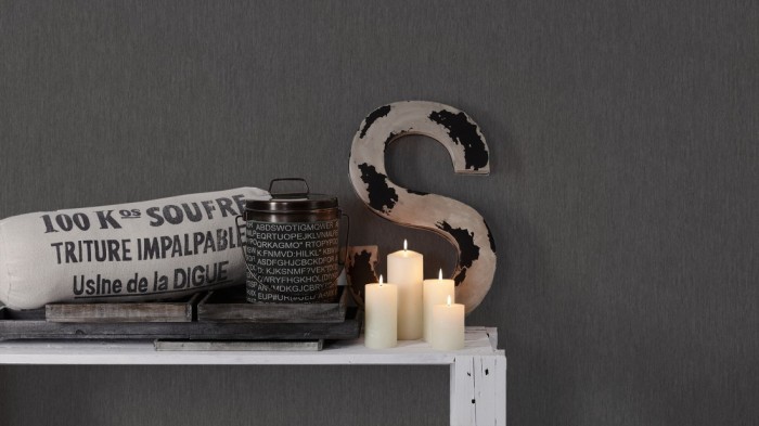 Die robuste Longlife Tapete 305633 von Architects Paper an einer Wand tapeziert. Die Longlife Tapete 305633 online bestellen.