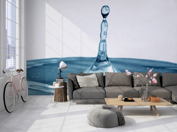 Die Fototapete Wassertropfen auf einer großen Wand im Loft tapeziert. Die Fototapete Wassertropfen wird individuell auf Deine Wand angepasst.
