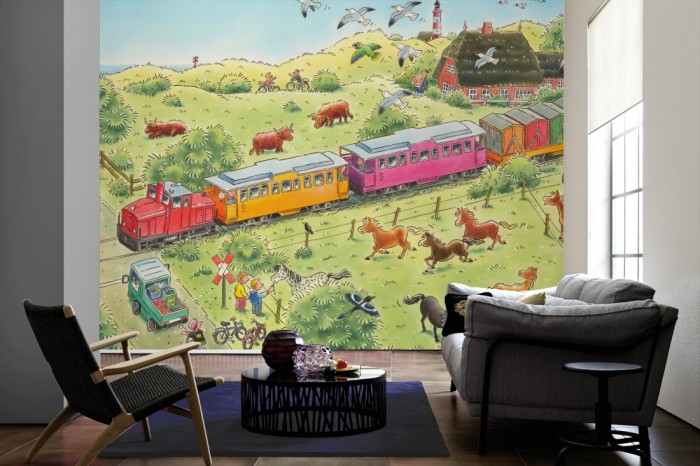 Im Wohnzimmer die Fototapete Landschaft mit Tieren, Wimmelbild für Kinder auf einer großen Wand tapeziert. Die Fototapete Landschaft mit Tieren, Wimmelbild für Kinder ist als Vlies-Fototapete im Wohnzimmer leicht zu tapezieren.