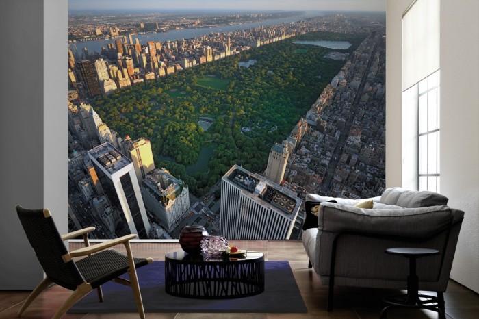 Im Wohnzimmer die Fototapete Manhattan, New York, Central Park auf einer großen Wand tapeziert. Die Fototapete Manhattan, New York, Central Park ist als Vlies-Fototapete im Wohnzimmer leicht zu tapezieren.