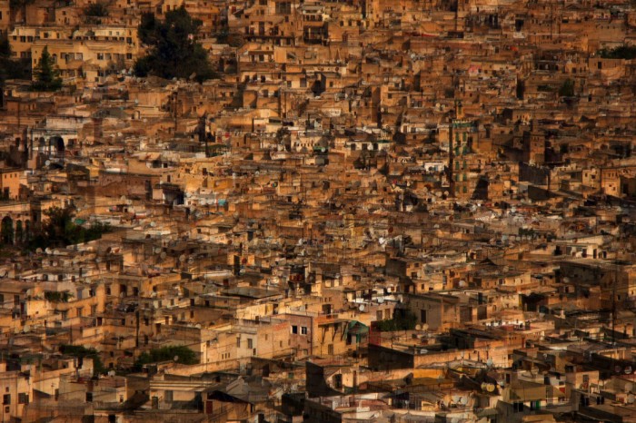 Die Fototapete Stadt im Orient, Luftaufnahme überblendet, eine Vlies-Fototapete bei Livingwalls Cologne online kaufen. Die Fototapete Stadt im Orient, Luftaufnahme überblendet ist eine Fototapete auf Maß.