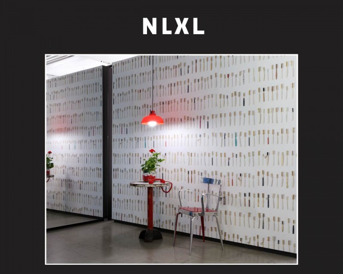 Die NLXL Tapete DRO-03 Obsession von Daniel Rozensztroch tapeziert an einer Wand.