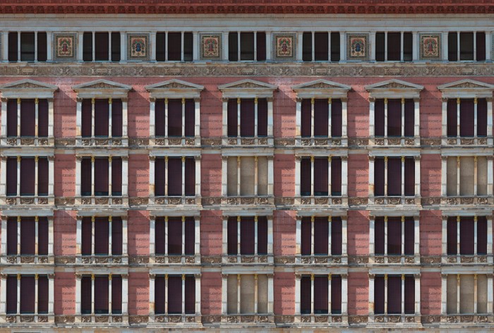 Die Fototapete Alte Fassade in Berlin, eine Vlies-Fototapete bei Livingwalls Cologne online kaufen. Die Fototapete Alte Fassade in Berlin ist eine Fototapete auf Maß.