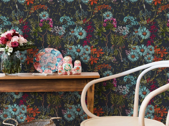 Raumansicht der Selected Walls Tapete Ostrau Flowers Wallpaper Col. 02