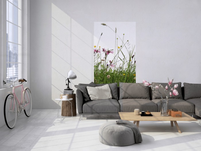Das 3D Fotopanel Grüne Blumenwiese tapeziert in einem Loft. Bestelle die Bildtapete für Deine Wand online.