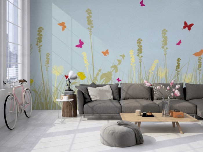 Die Design-Fototapete Blumenwiese Sommer, Artwork auf einer großen Wand im Loft tapeziert. Die Design-Fototapete Blumenwiese Sommer, Artwork wird individuell auf Deine Wand angepasst.