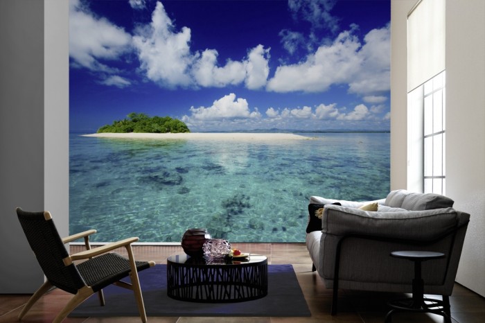 Im Wohnzimmer die Fototapete Einsame Insel der Malediven auf einer großen Wand tapeziert. Die Fototapete Einsame Insel der Malediven ist als Vlies-Fototapete im Wohnzimmer leicht zu tapezieren.