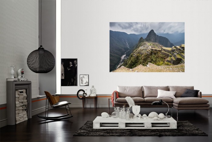 Die Fototapete Machu Picchu Ruinen in Peru als Wandbild im Wohnzimmer. Die Vlies-Fototapete Machu Picchu Ruinen in Peru verschönert als Wandbild Deine Wand.