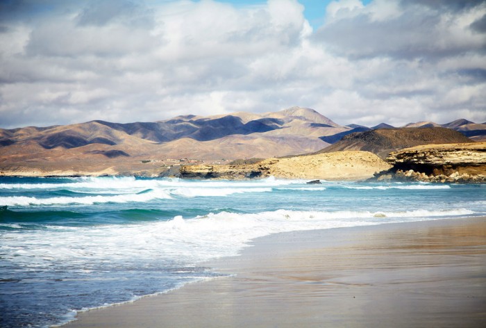 Die Fototapete Strand der Kanaren, Spanien, eine Vlies-Fototapete bei Livingwalls Cologne online kaufen. Die Fototapete Strand der Kanaren, Spanien ist eine Fototapete auf Maß.