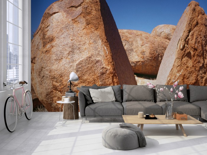 Die Fototapete Australien, Devils Marbles auf einer großen Wand im Loft tapeziert. Die Fototapete Australien, Devils Marbles wird individuell auf Deine Wand angepasst.