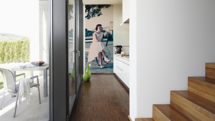 Ein Foto von dem 3D-Fotopanel Dame in den 20er Jahren, Vintage tapeziert in der Küche. Bestelle Deine Bildtapete online.