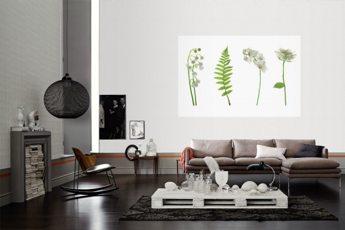 Die Fototapete Blumen in Weiß und Grün als Wandbild im Wohnzimmer. Die Vlies-Fototapete Blumen in Weiß und Grün verschönert als Wandbild Deine Wand.