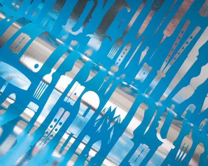 Eine Detailaufnahme der Flavour Paper Tapete FP1102 Sharp Descent in der Farbe Sky - Die Farben und Effekte der Flavour Paper Tapete FP1102 sind gut zu erkennen