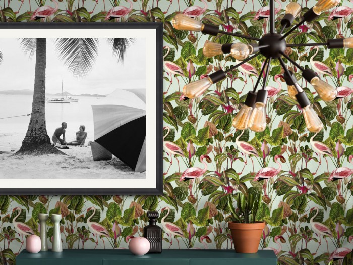 Raumansicht der Selected Walls Tapete Miami Flamingos Wallpaper Col. 01