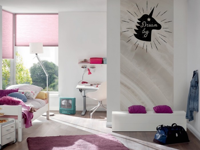 Ein Foto von dem Design-Fotopanel Einhorn Design auf Marmor tapeziert im Kinderzimmer. Bestelle Deine Bildtapete online.