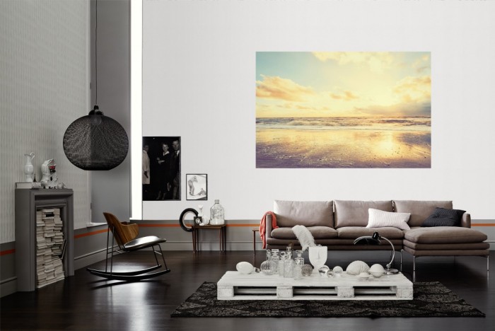 Die Fototapete Nordsee, Sonnenuntergang am Meer als Wandbild im Wohnzimmer. Die Vlies-Fototapete Nordsee, Sonnenuntergang am Meer verschönert als Wandbild Deine Wand.