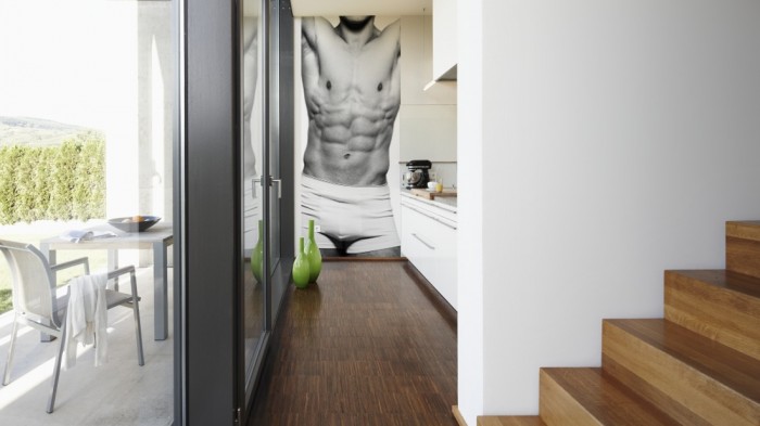 Ein Foto von dem 3D Fotopanel Nackter Männerkörper tapeziert in der Küche. Bestelle Deine Bildtapete online.