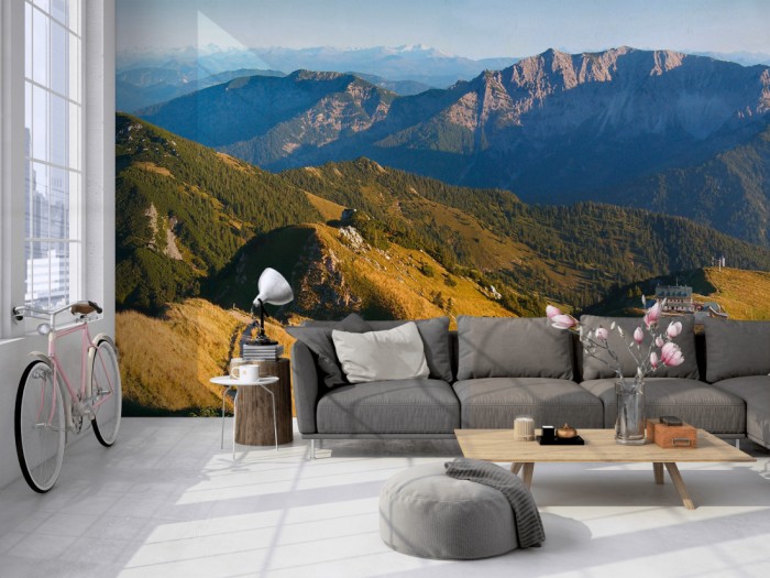 Die Fototapete Bergpanorama in Südtirol auf einer großen Wand im Loft tapeziert. Die Fototapete Bergpanorama in Südtirol wird individuell auf Deine Wand angepasst.
